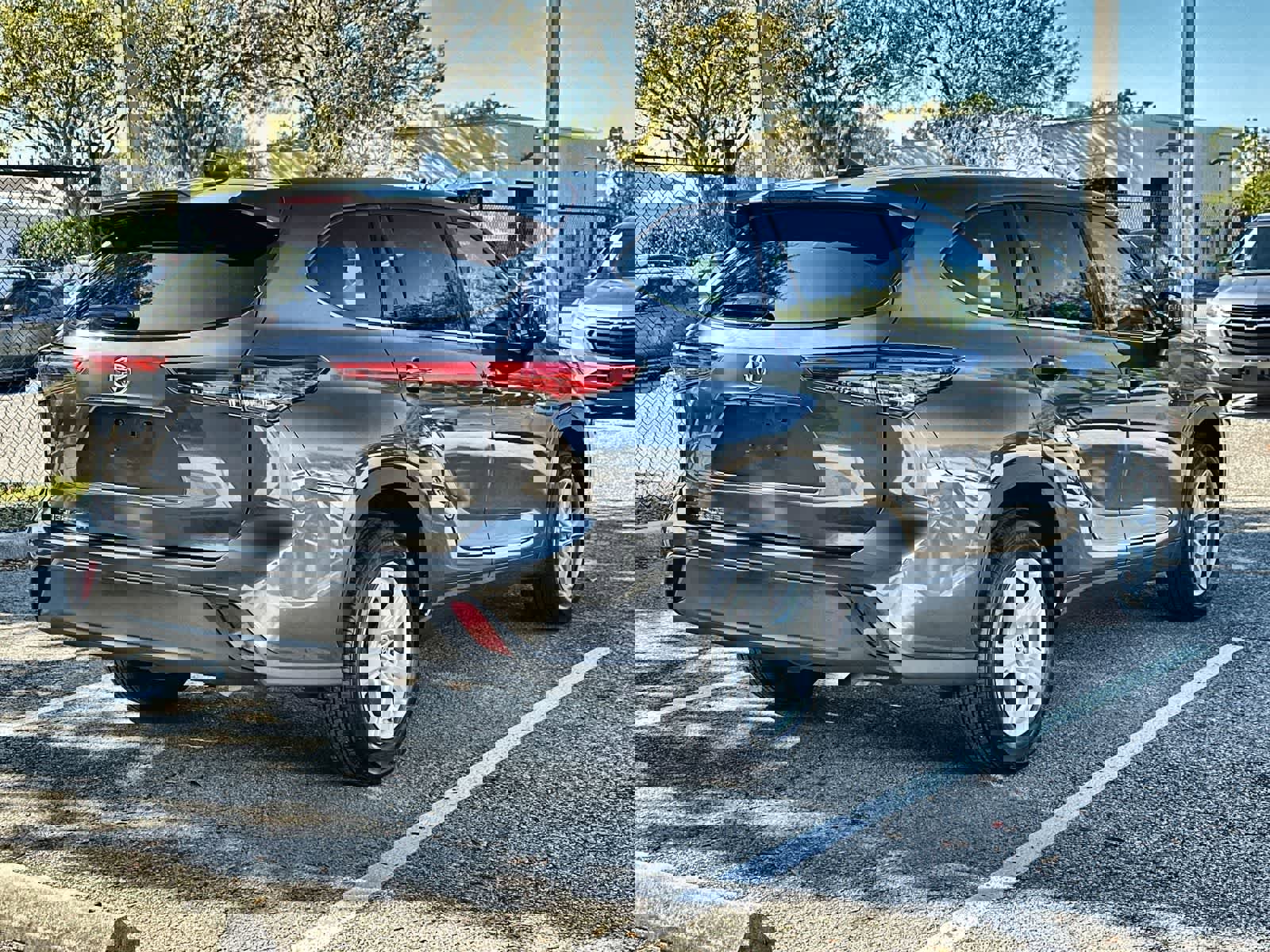 Used 2022 Toyota Highlander L image 8