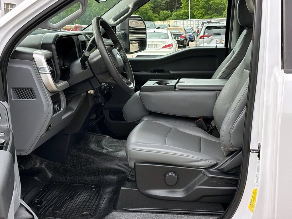 Used 2024 Ford F550 4x4 Regular Cab Super Duty image 10