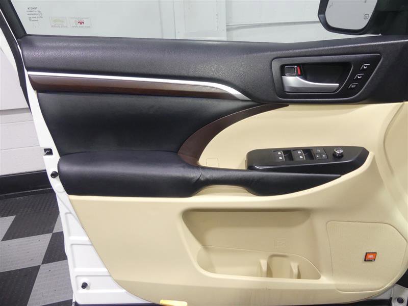 Used 2015 Toyota Highlander Limited Platinum image 17