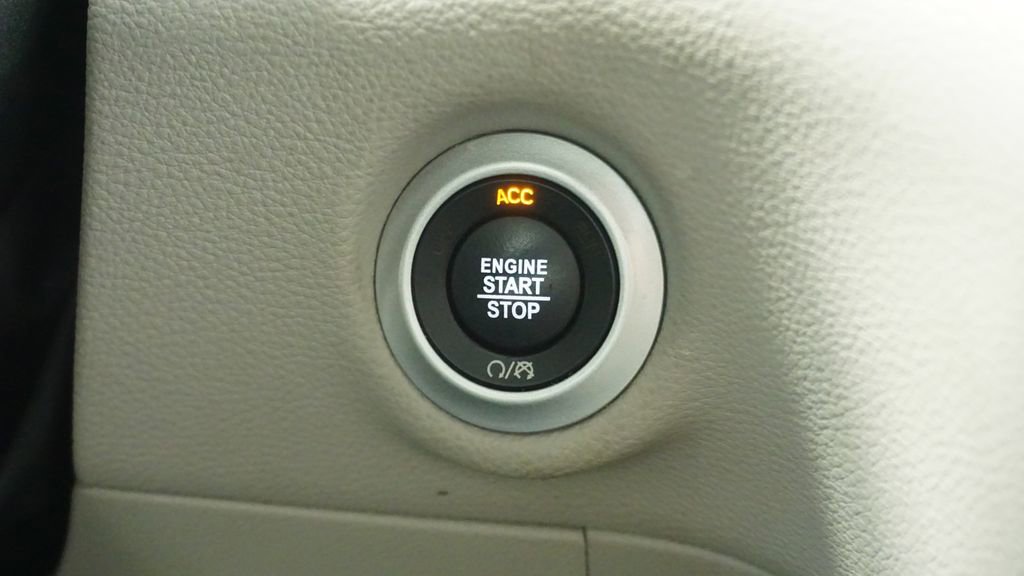 Used 2024 Chrysler Pacifica Limited FWD image 31