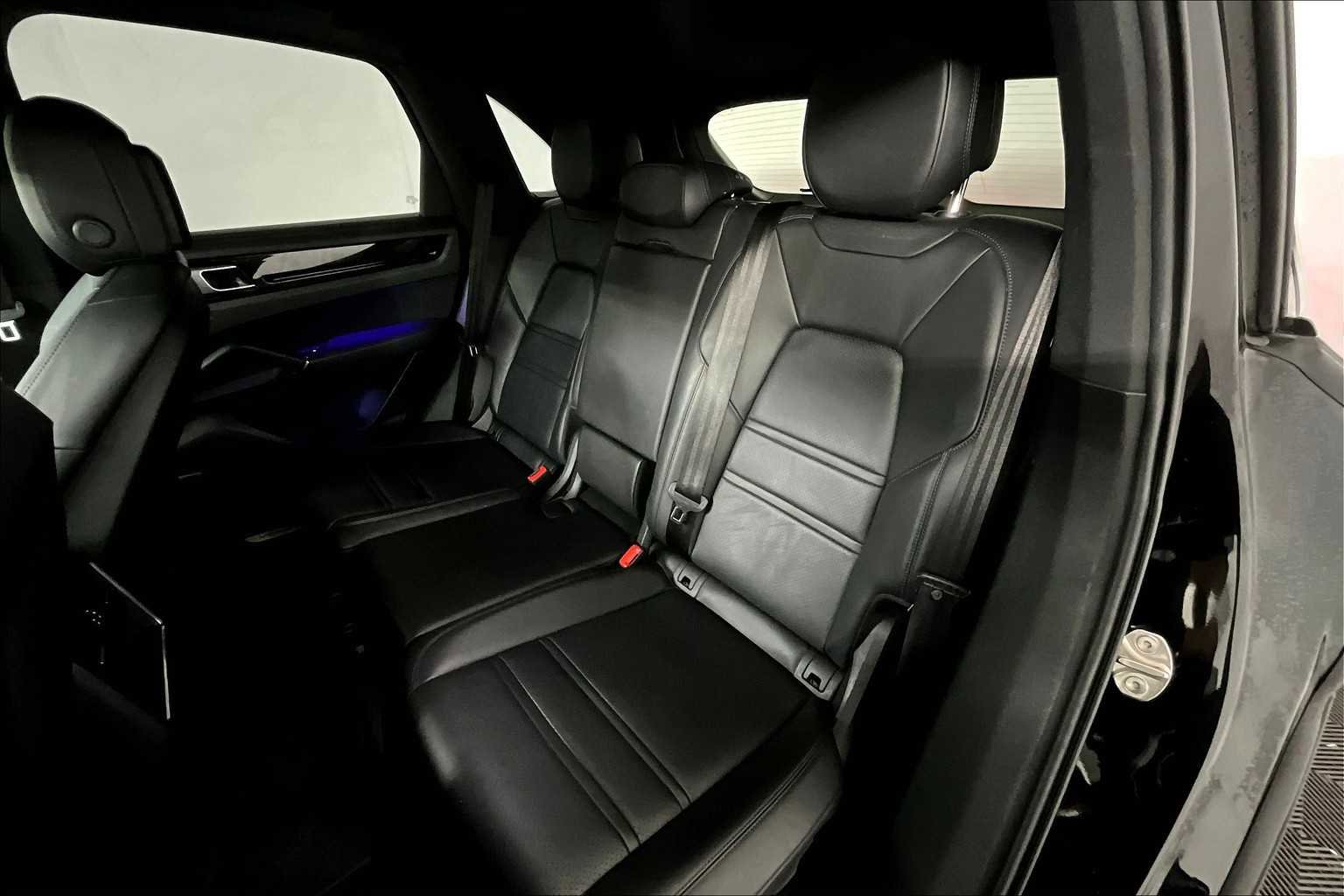 Used 2022 Porsche Cayenne image 39