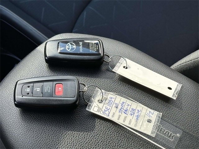 Used 2025 Toyota RAV4 XLE image 3