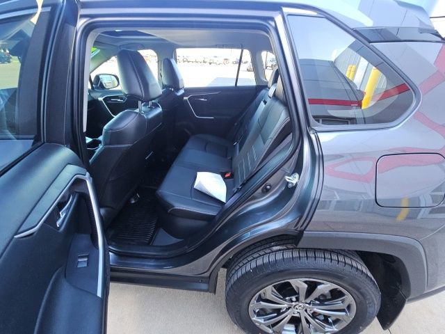 Used 2022 Toyota RAV4 XLE Premium image 20