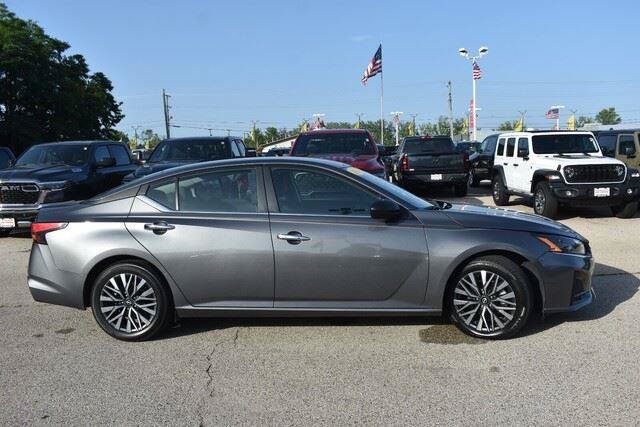 Used 2024 Nissan Altima 2.5 SV FWD image 9