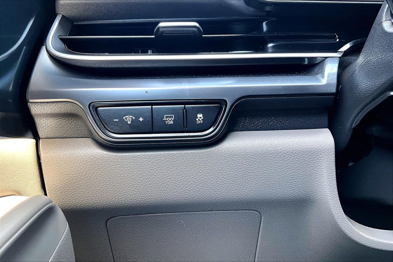 Used 2026 Kia Carnival LXS FWD image 33