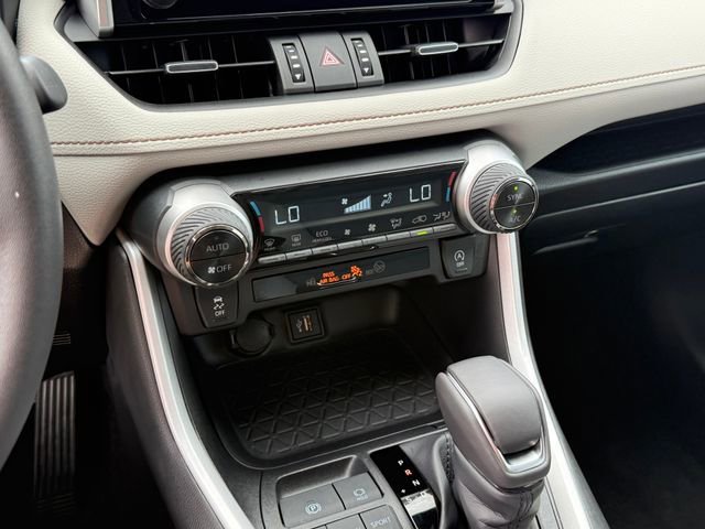 Used 2025 Toyota RAV4 XLE Premium image 20