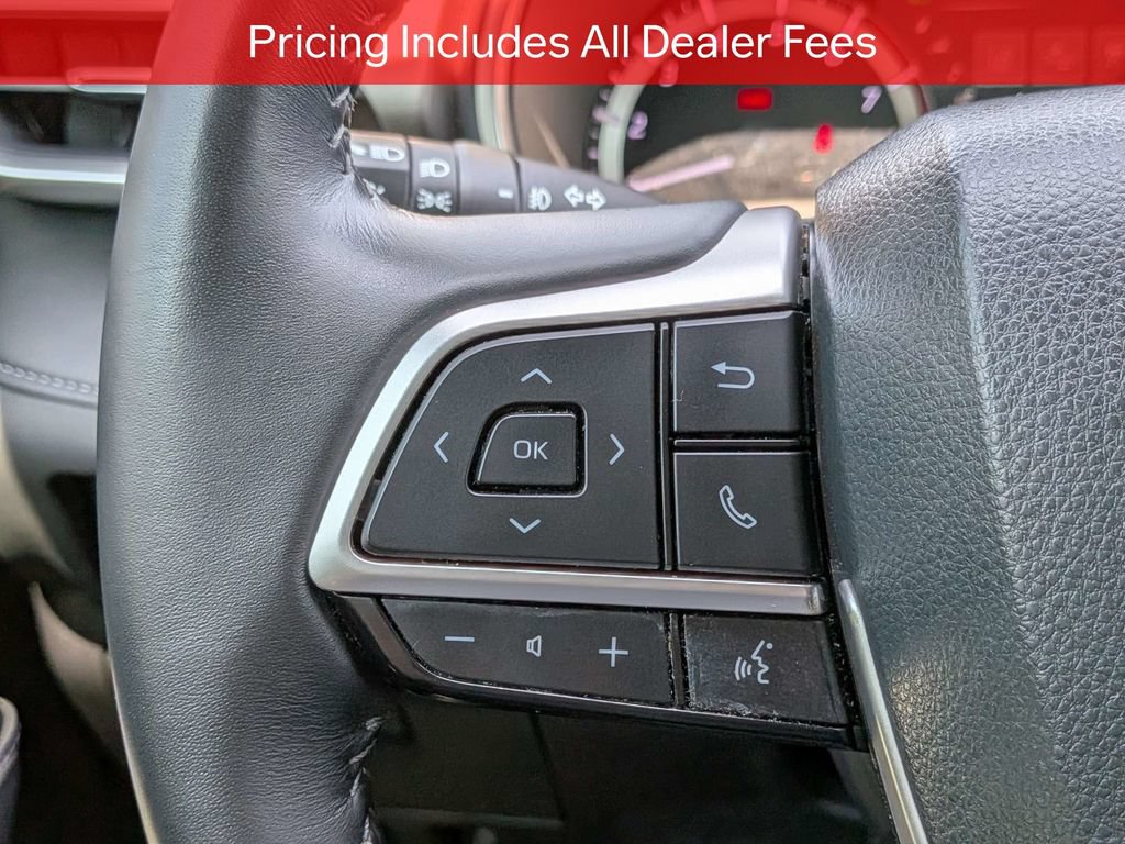 Used 2023 Toyota Highlander XLE AWD/4WD image 28
