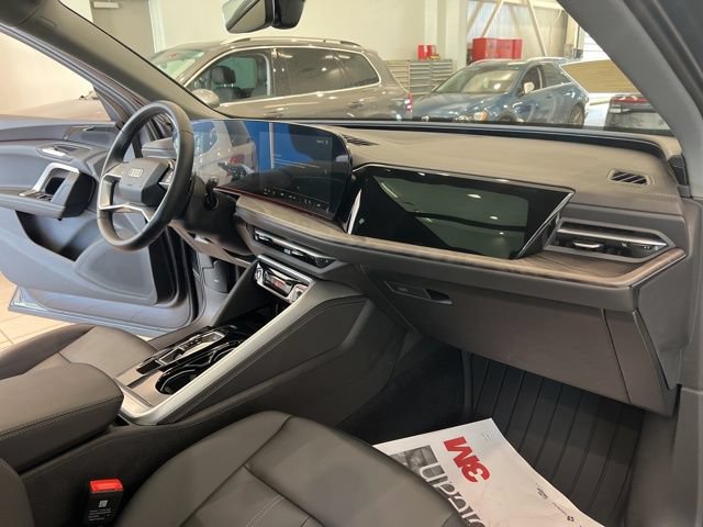 Used 2025 Audi Q5 Premium w/ Convenience Package AWD/4WD image 24
