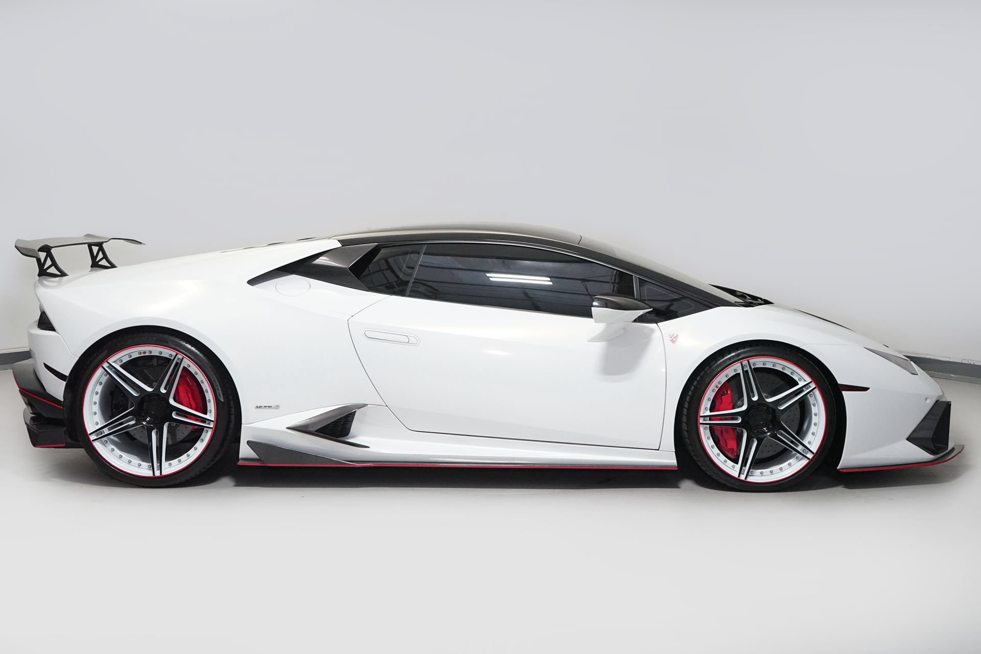 Used 2015 Lamborghini Huracan LP 610-4 AWD/4WD image 3