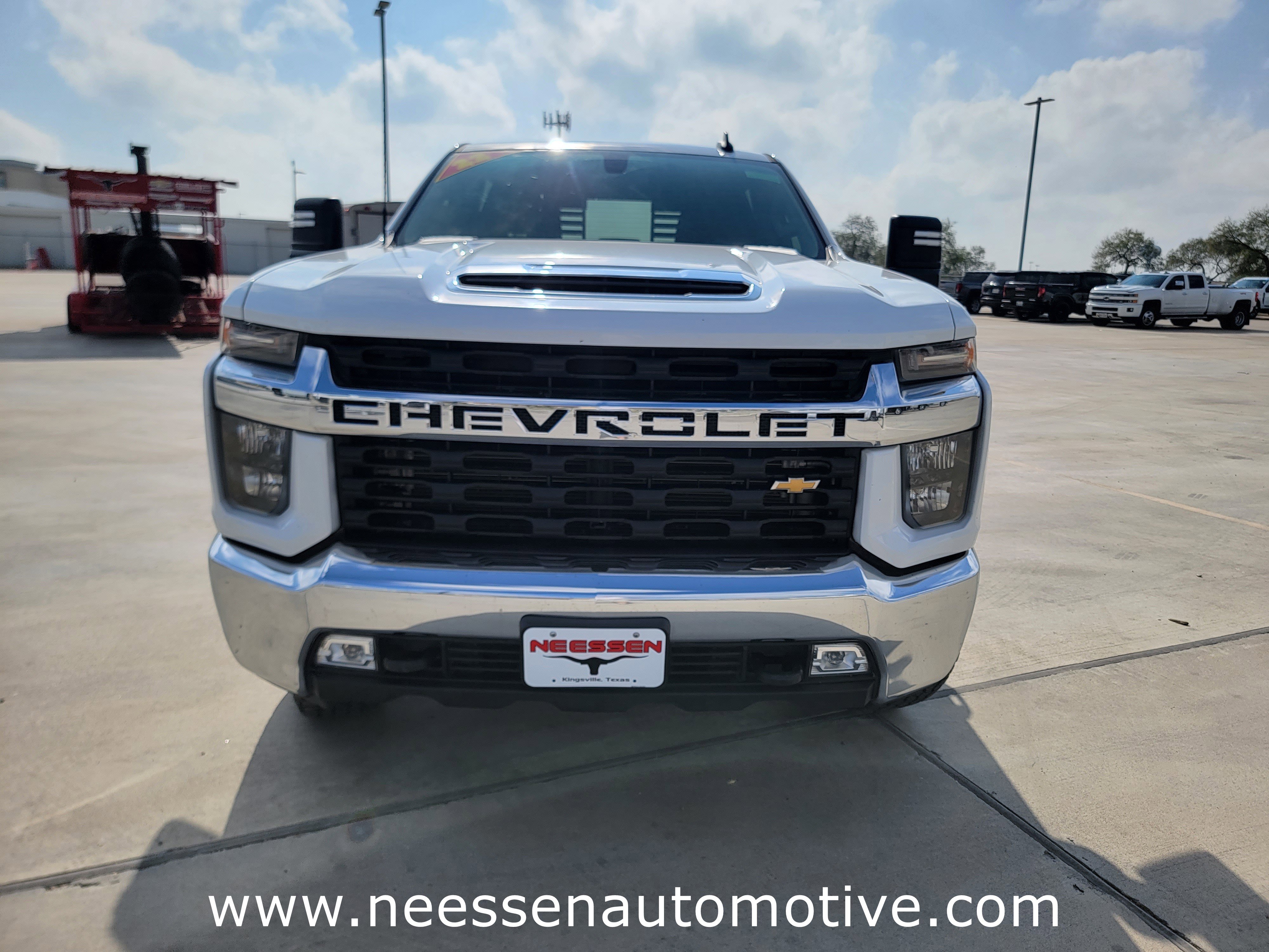 Used 2022 Chevrolet Silverado 2500 LT w/ Convenience Package image 2
