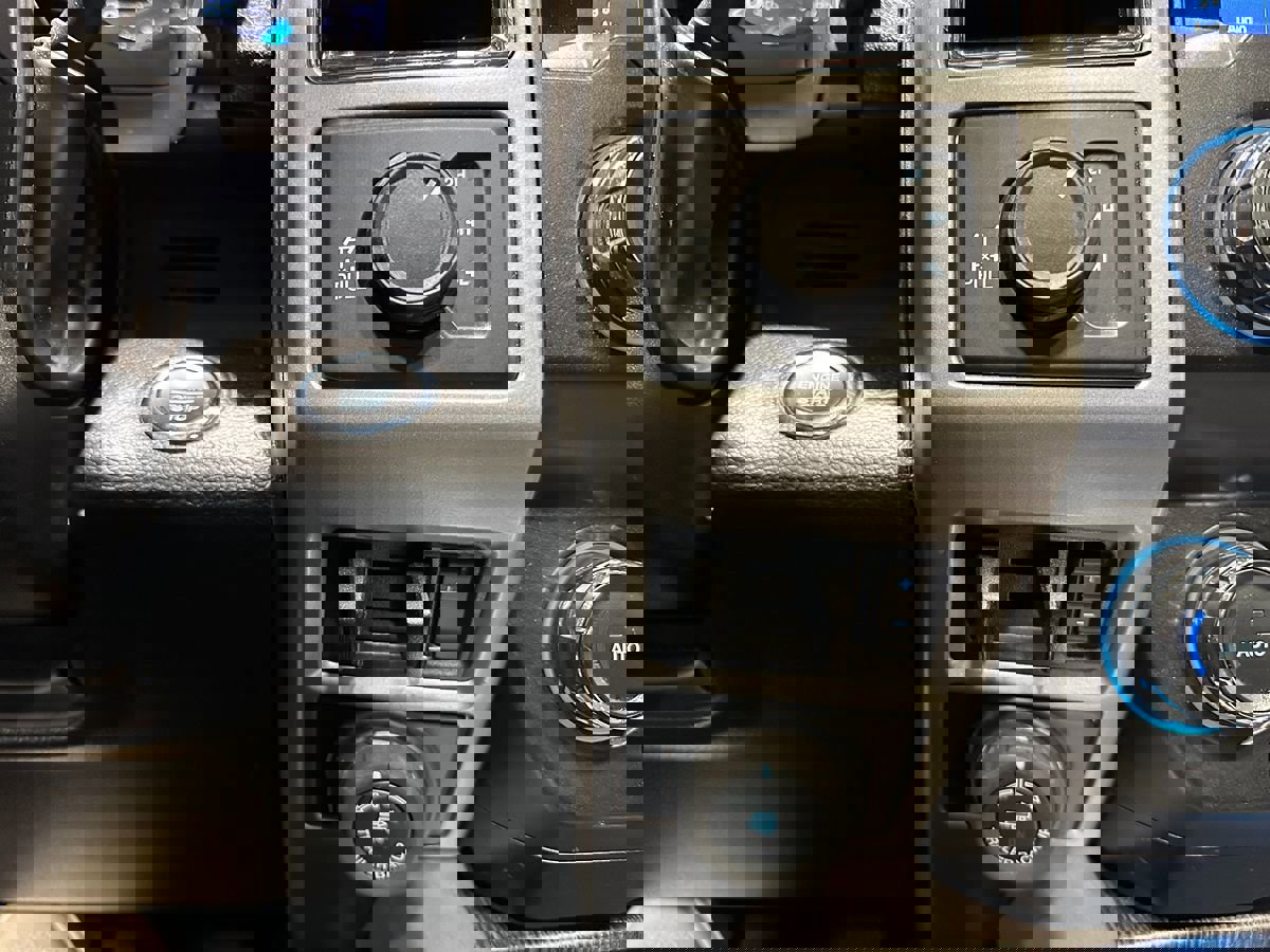 Used 2021 Ford F350 Lariat image 31