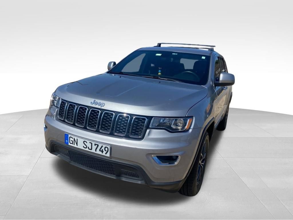 Used 2019 Jeep Grand Cherokee Laredo w/ Security & Convenience Group image 2