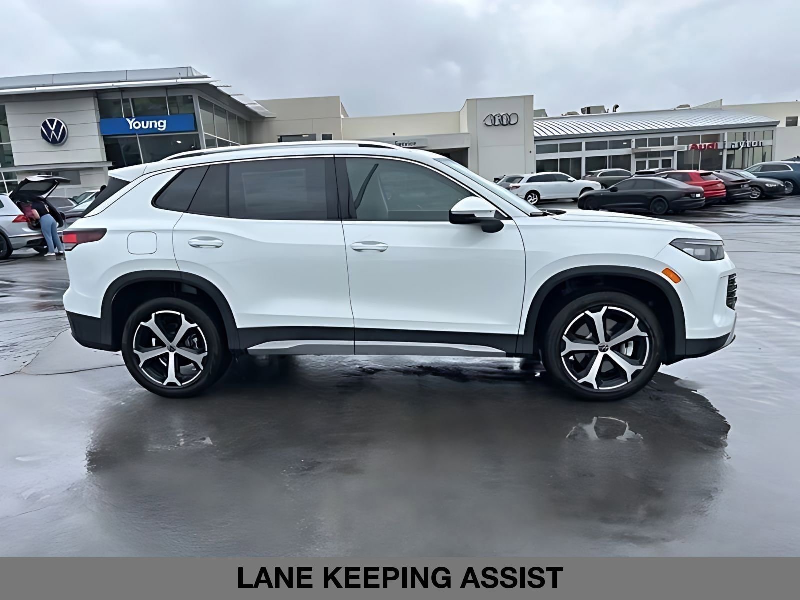 New 2026 Volkswagen Tiguan SE AWD/4WD image 2