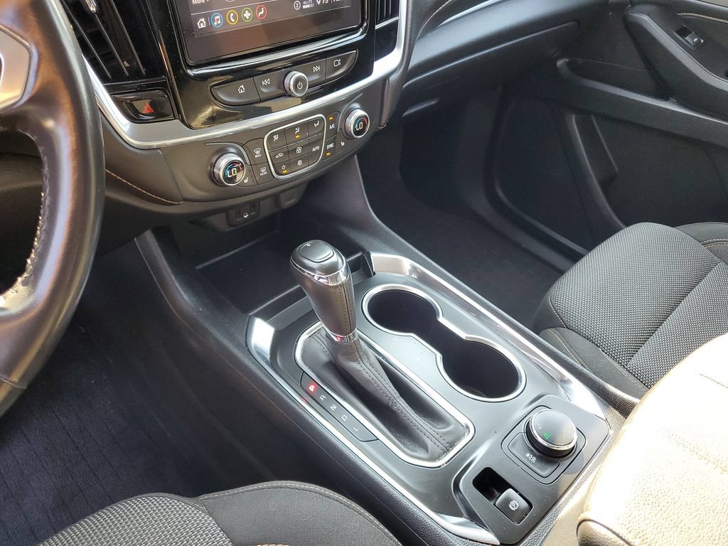 Used 2020 Chevrolet Traverse LT FWD image 19