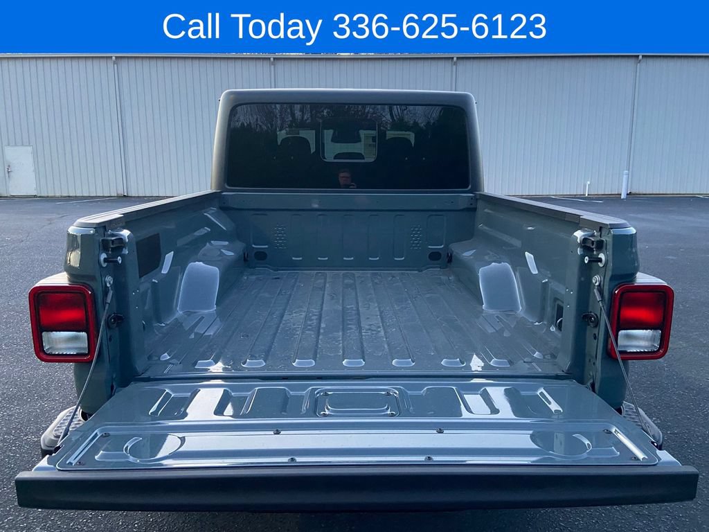 New 2026 Jeep Gladiator Sport AWD/4WD image 10