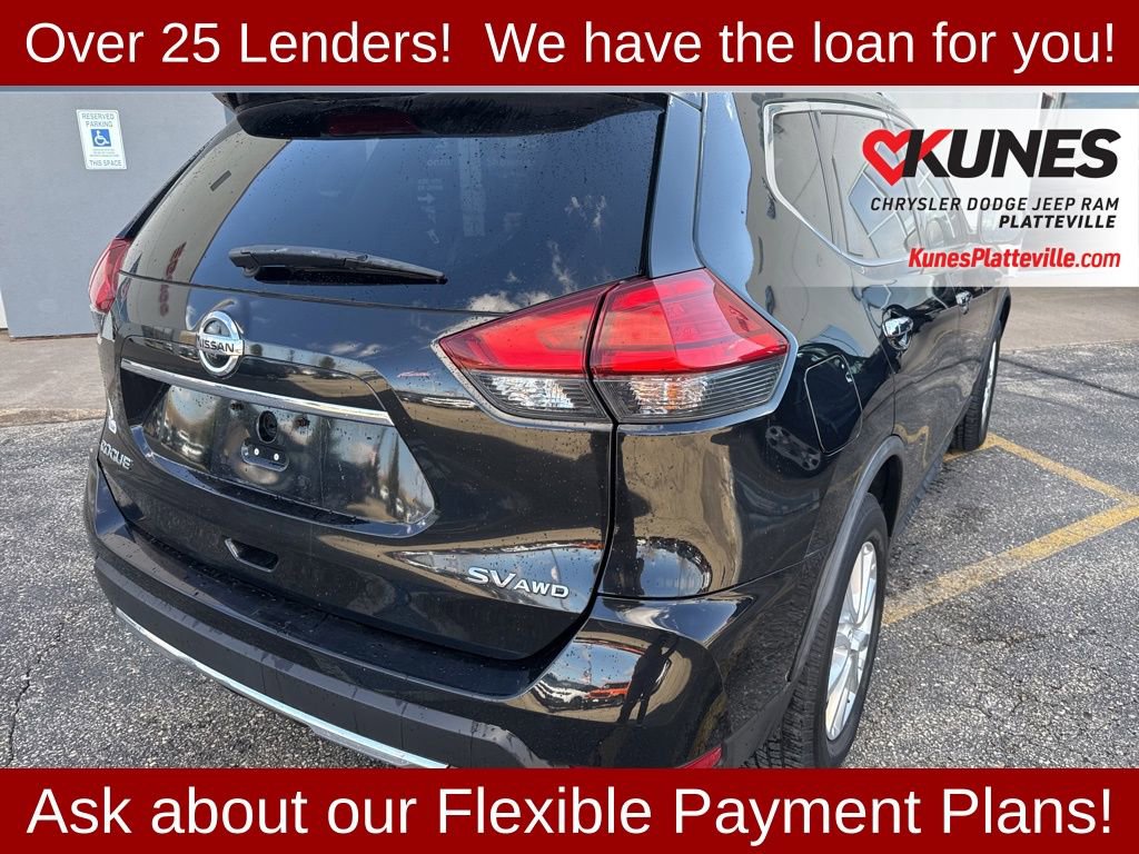 Used 2017 Nissan Rogue SV w/ Sun & Sound Touring Package image 3