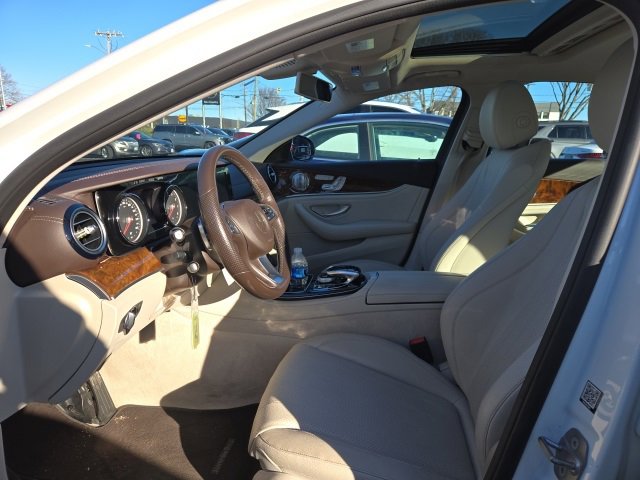 Used 2017 Mercedes-Benz E 300 4MATIC image 6