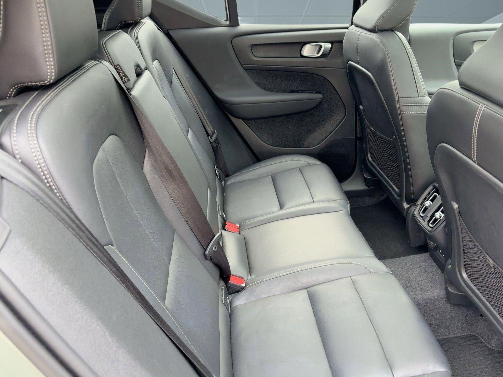 Certified 2025 Volvo XC40 B5 Plus image 23