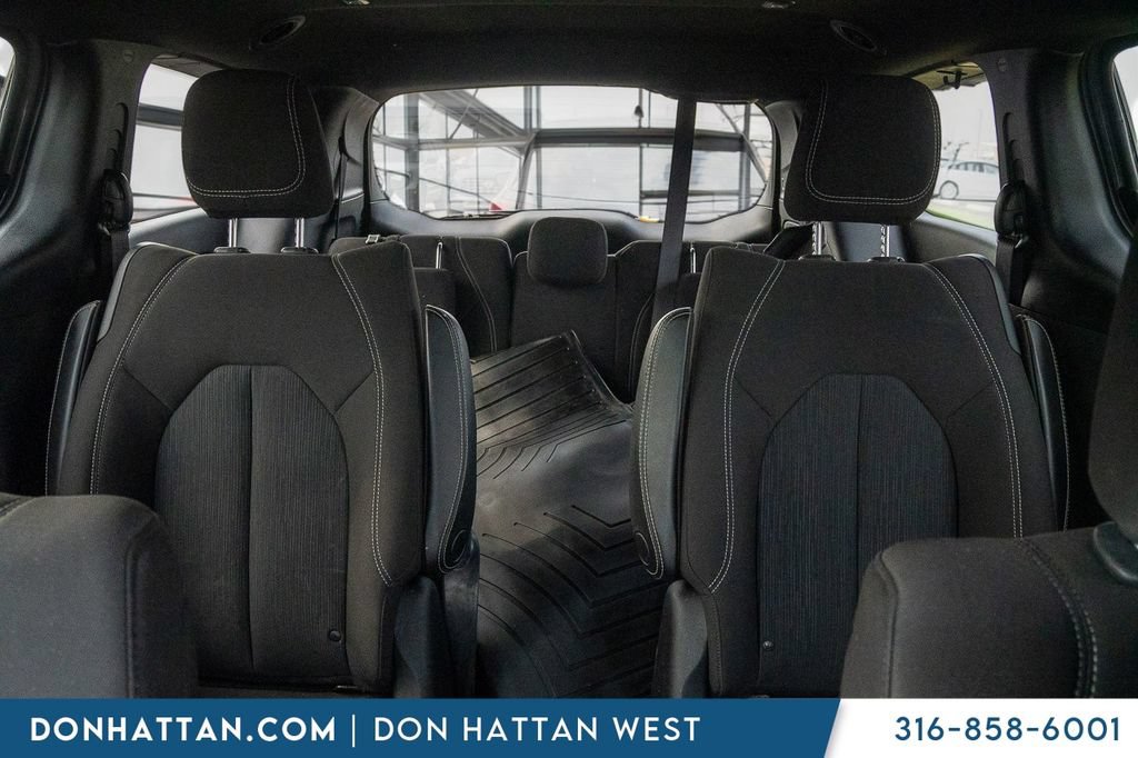 Used 2021 Chrysler Pacifica Touring w/ S Appearance Package FWD image 21