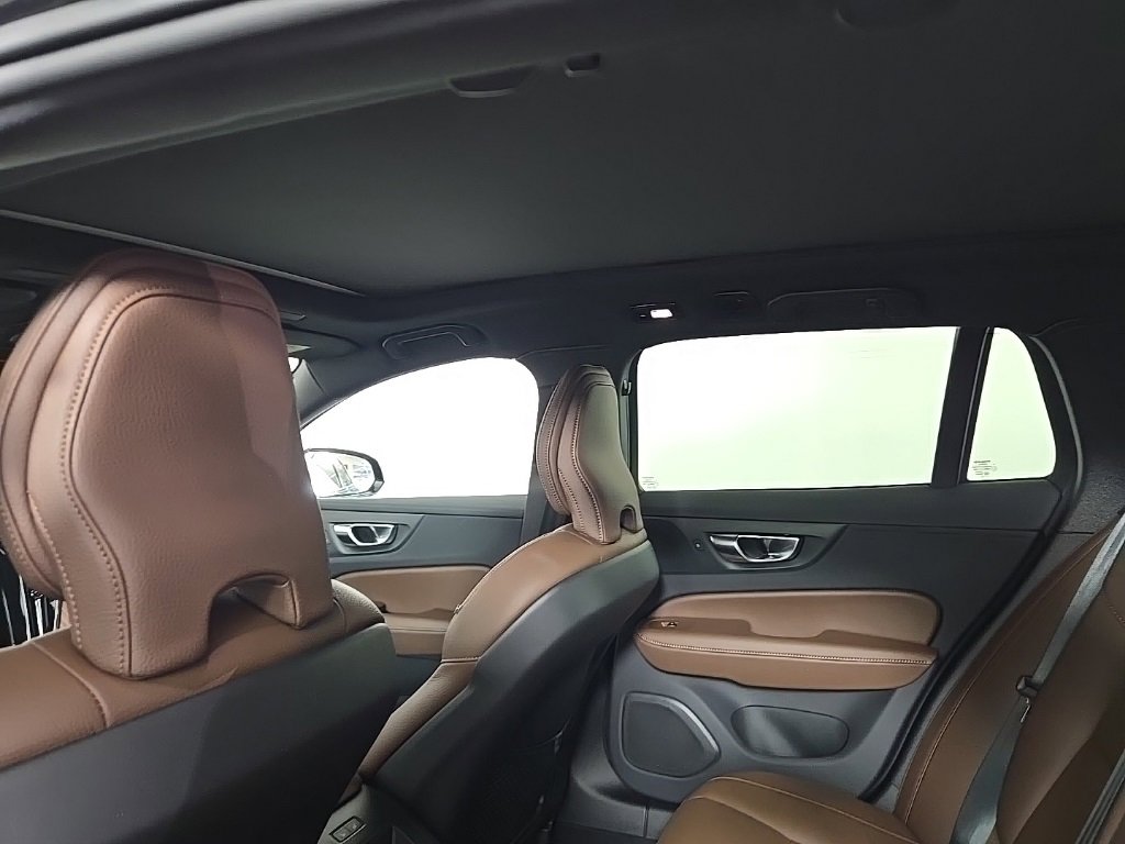 Certified 2025 Volvo V60 B5 Cross Country Plus image 14