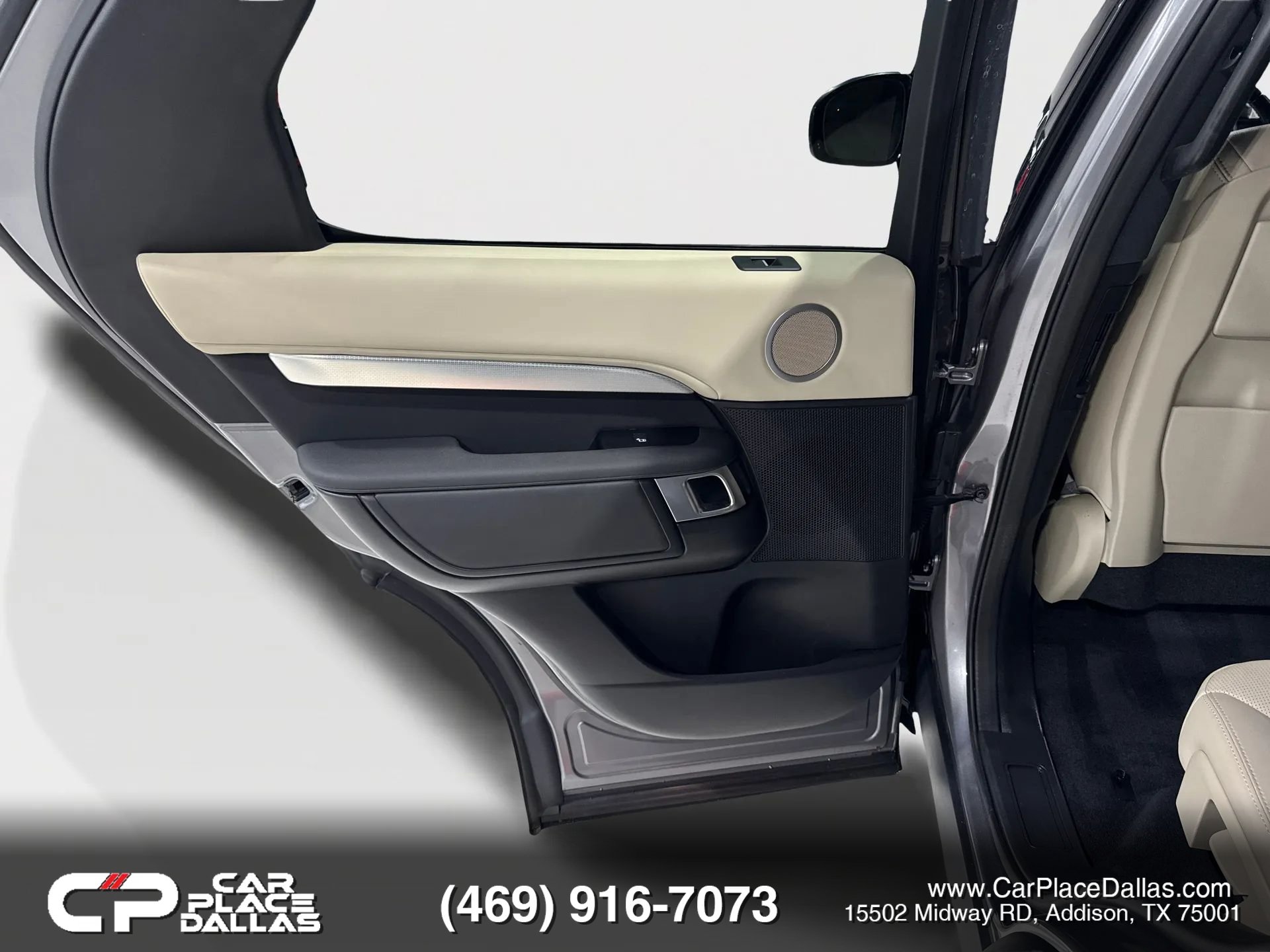 Used 2020 Land Rover Discovery Landmark AWD/4WD image 9