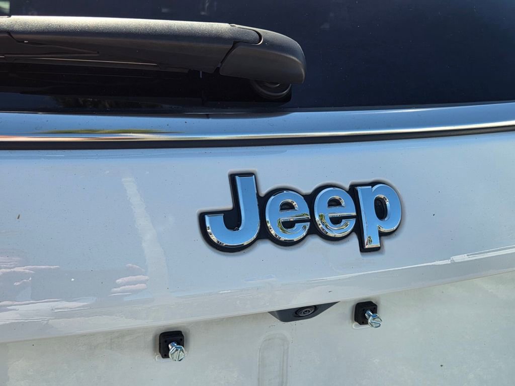 Used 2022 Jeep Compass Limited image 10