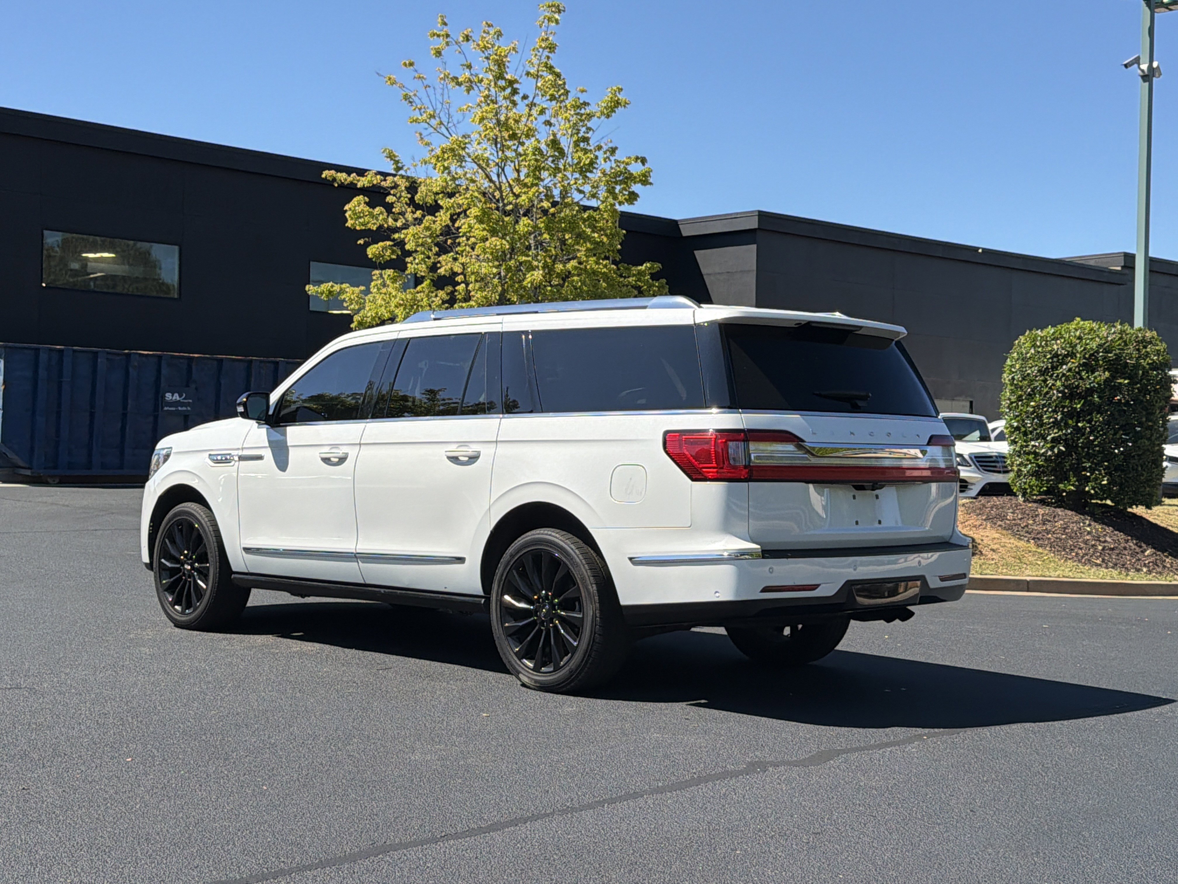 Used 2020 Lincoln Navigator L Reserve w/ Luxury Package RWD image 9