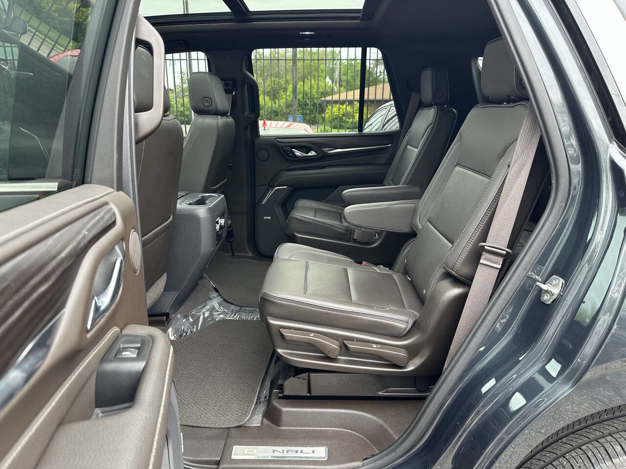 Used 2021 GMC Yukon Denali w/ Denali Premium Package image 13