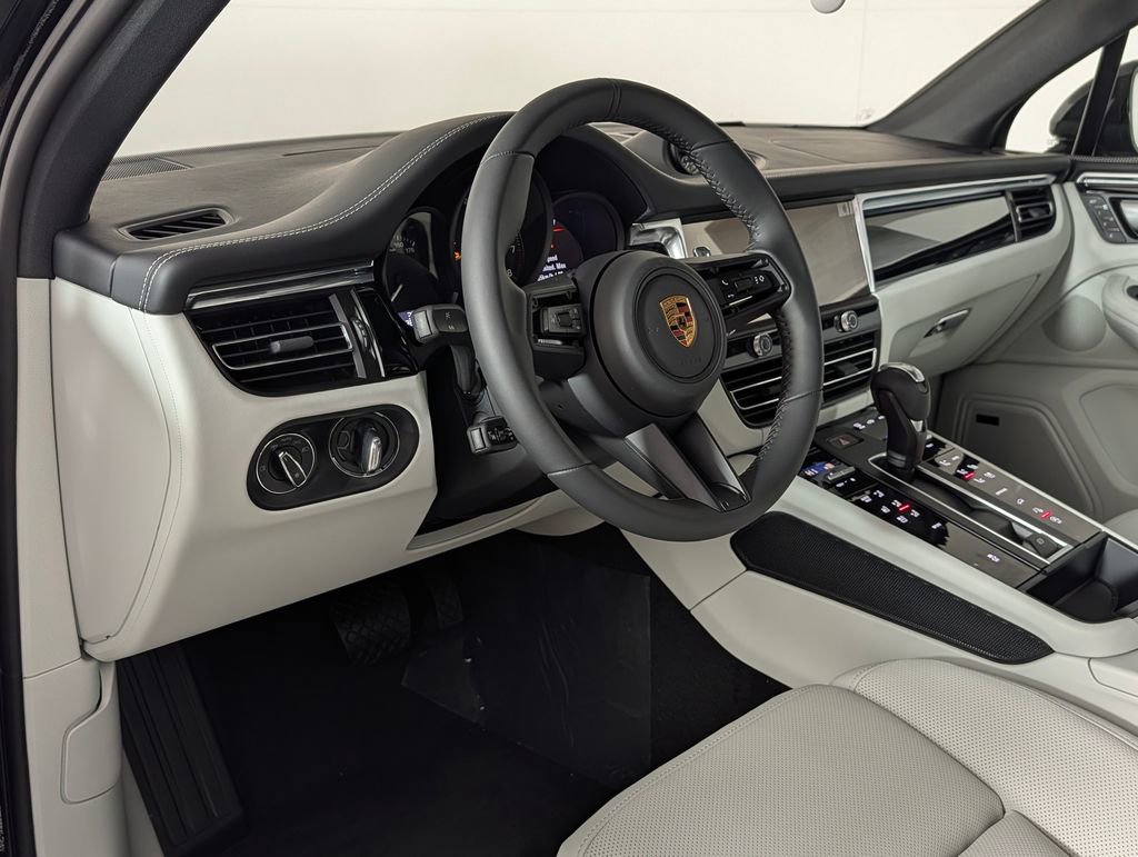 New 2026 Porsche Macan image 4