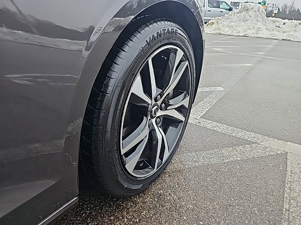 Used 2024 Volvo S60 B5 Core image 42