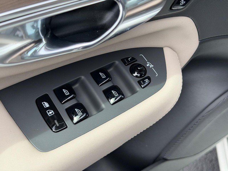 New 2026 Volvo XC90 T8 Ultra w/ Lounge Package AWD/4WD image 11