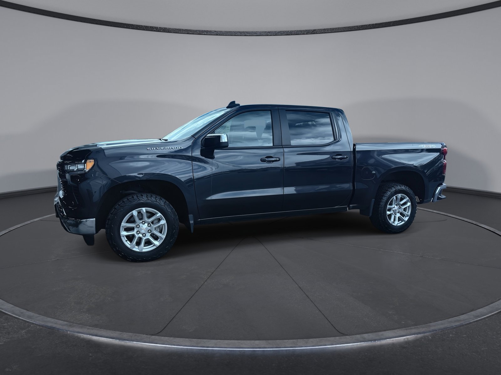Used 2022 Chevrolet Silverado 1500 LT AWD/4WD image 5