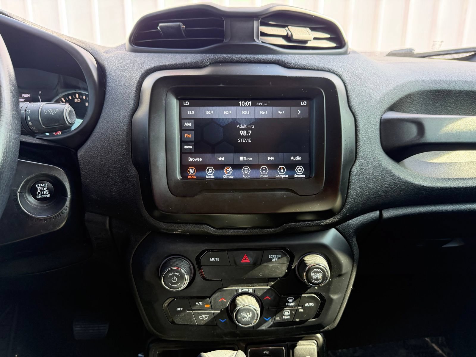 Used 2018 Jeep Renegade Altitude w/ Popular Equipment Group FWD image 16
