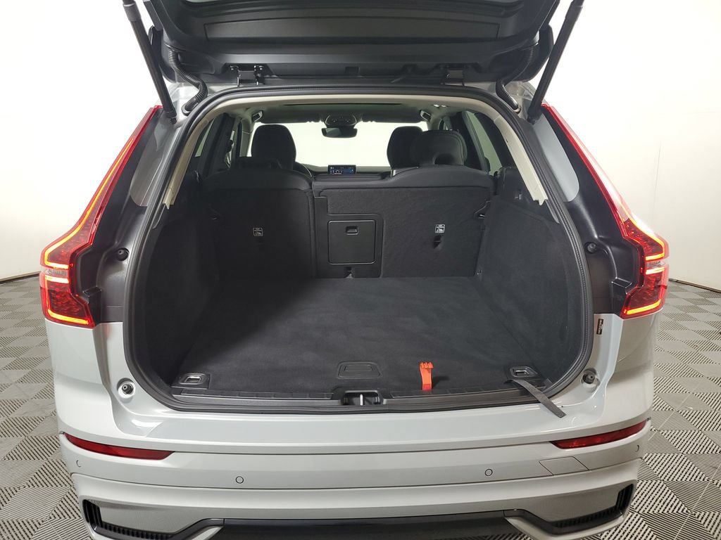 Certified 2026 Volvo XC60 B5 Core AWD/4WD image 11