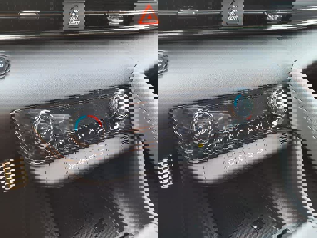 Certified 2025 Hyundai Elantra Sport image 18