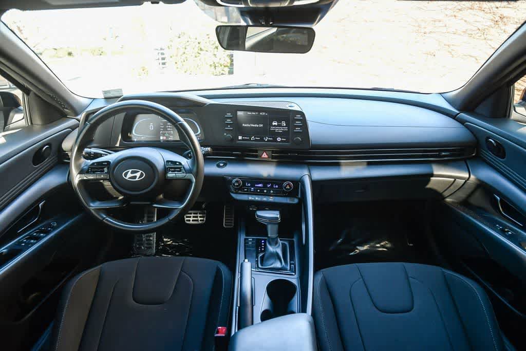 Used 2025 Hyundai Elantra Sport FWD image 14