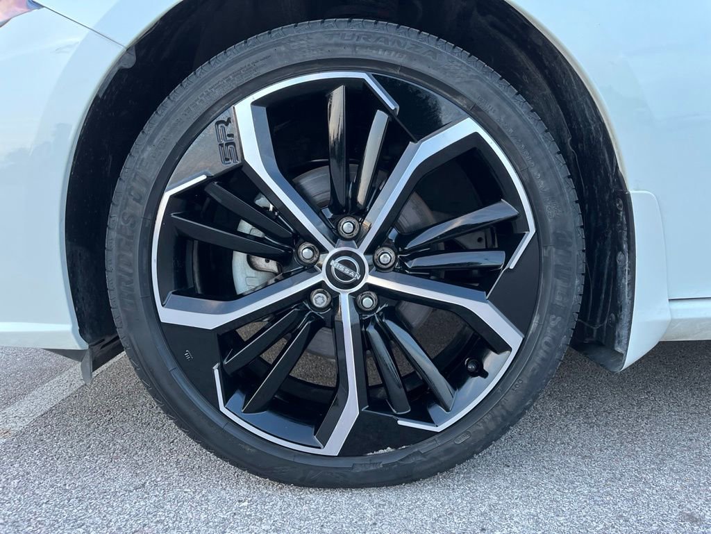Used 2023 Nissan Altima 2.5 SR FWD image 12