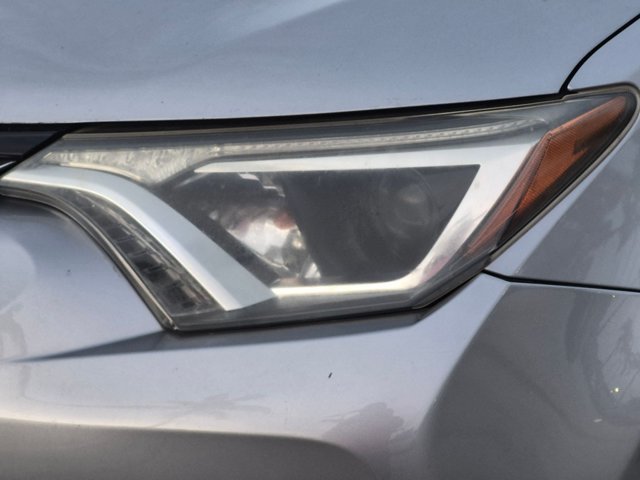 Used 2018 Toyota RAV4 XLE FWD image 10