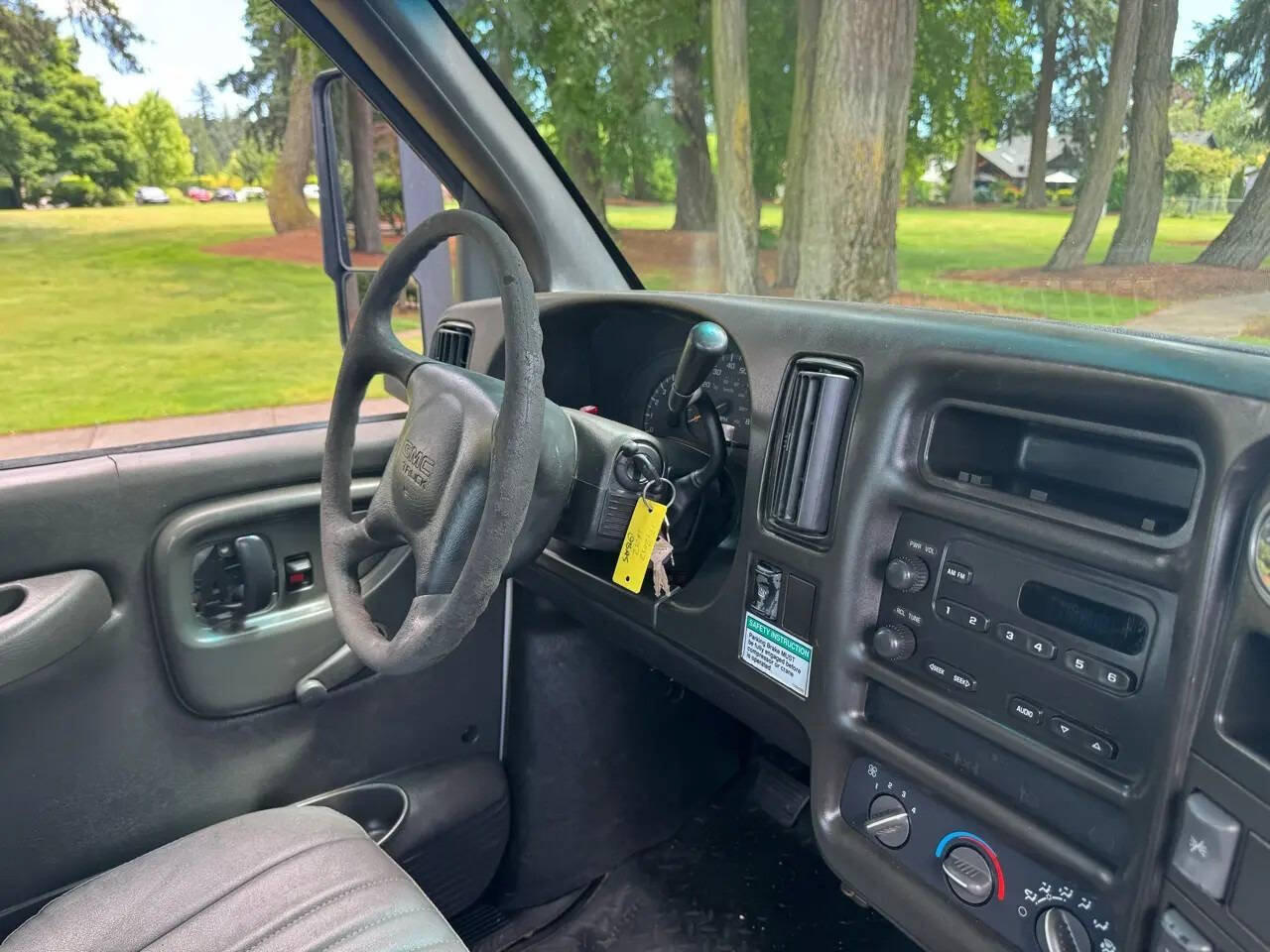 Used 2005 GMC TopKick C4500 2WD Regular Cab image 21