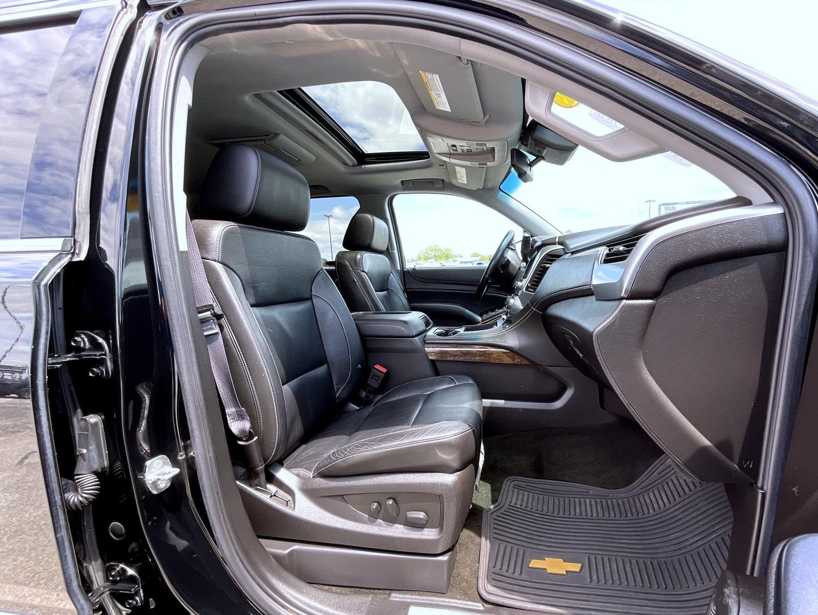 Used 2016 Chevrolet Suburban LT AWD/4WD image 15