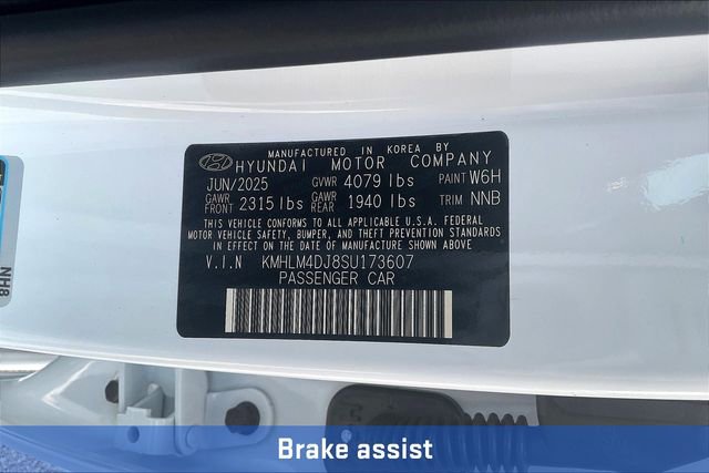 New 2025 Hyundai Elantra SEL image 16