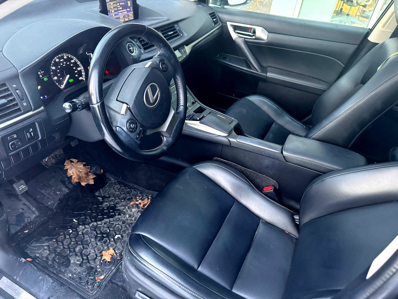 Used 2017 Lexus CT 200h image 10