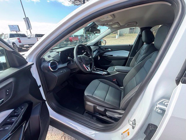 New 2026 Chevrolet Trax LT w/ Midnight Edition FWD image 11