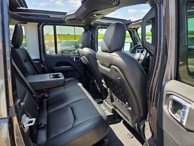 Used 2022 Jeep Wrangler Unlimited Rubicon 4xe w/ Cold Weather Group AWD/4WD image 21