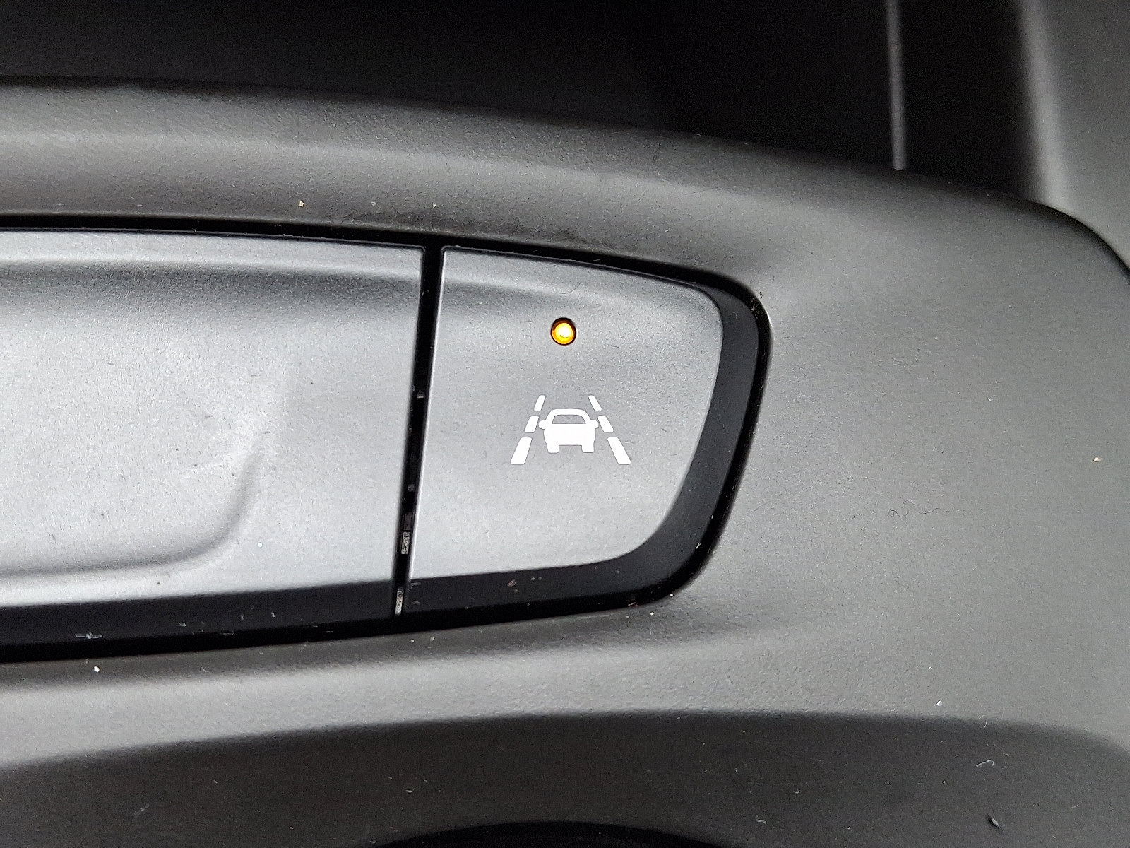 Used 2024 Chevrolet Trax RS w/ Driver Confidence Package image 24