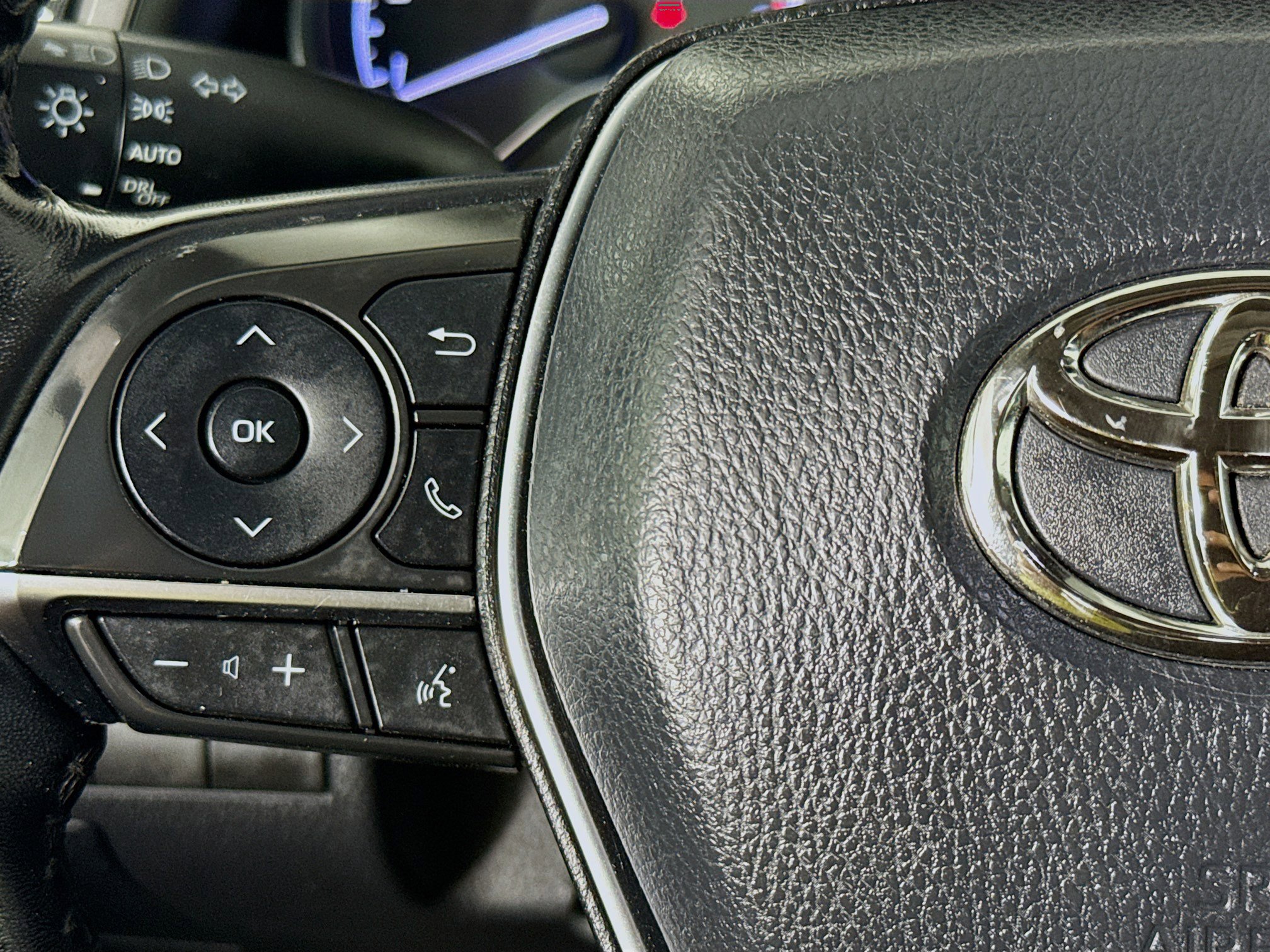 Used 2019 Toyota Camry XLE image 11