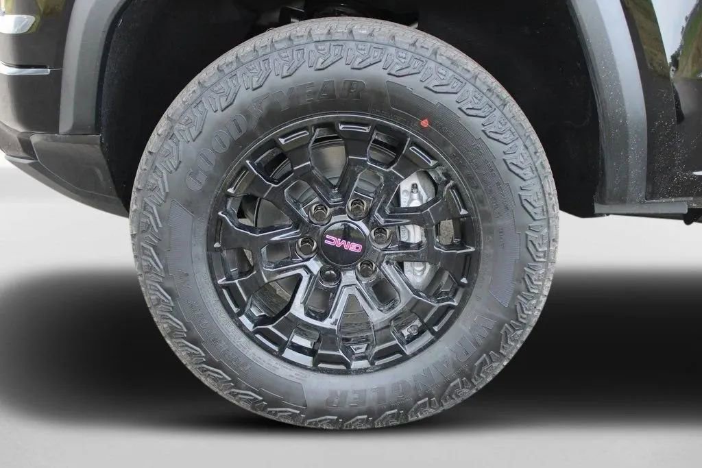 New 2026 GMC Canyon Elevation w/ LPO, Black Badging Package image 35