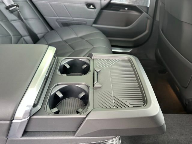 Used 2024 BMW 760i xDrive w/ Executive Package image 28