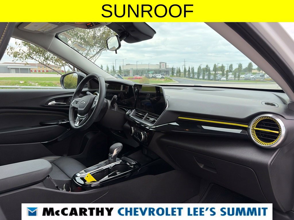 Used 2025 Chevrolet Trax ACTIV w/ Sunroof Package FWD image 28