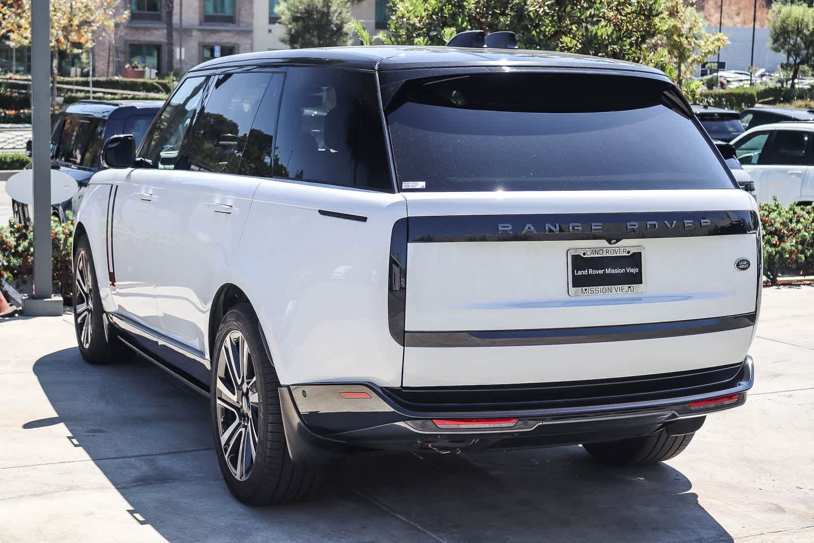 Used 2023 Land Rover Range Rover Long Wheelbase SE AWD/4WD image 4